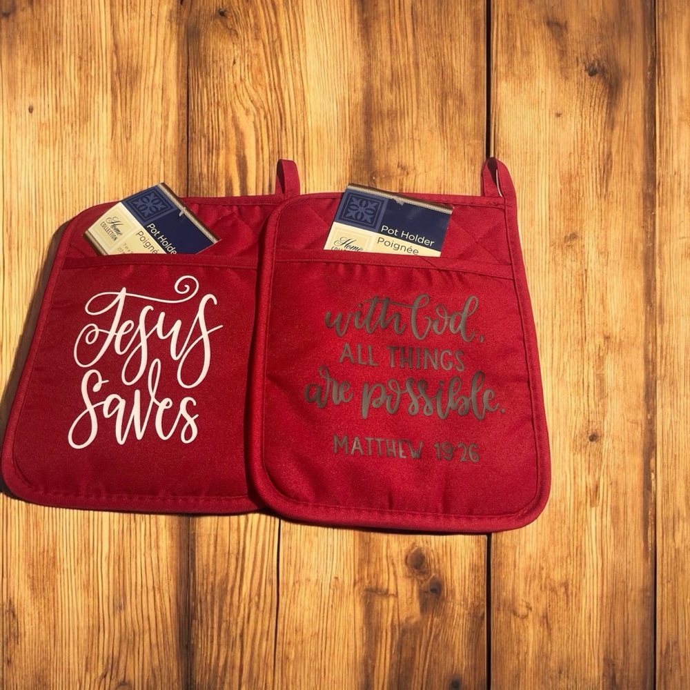 Home Collection Red Inspirational Pot Holders. Set of Two with pockets.